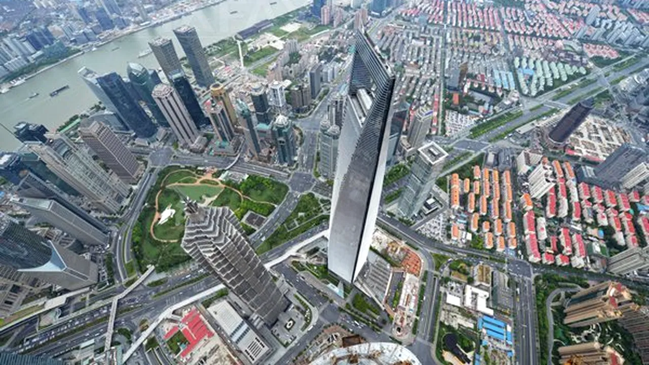 Cum se vede lumea de la 632 de metri înălţime. IMAGINI cu turnul care va deveni cea mai înaltă clădire din China - FOTO