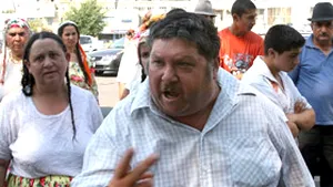 Târgu Jiu: Jurnalişti agresaţi de un grup de rromi