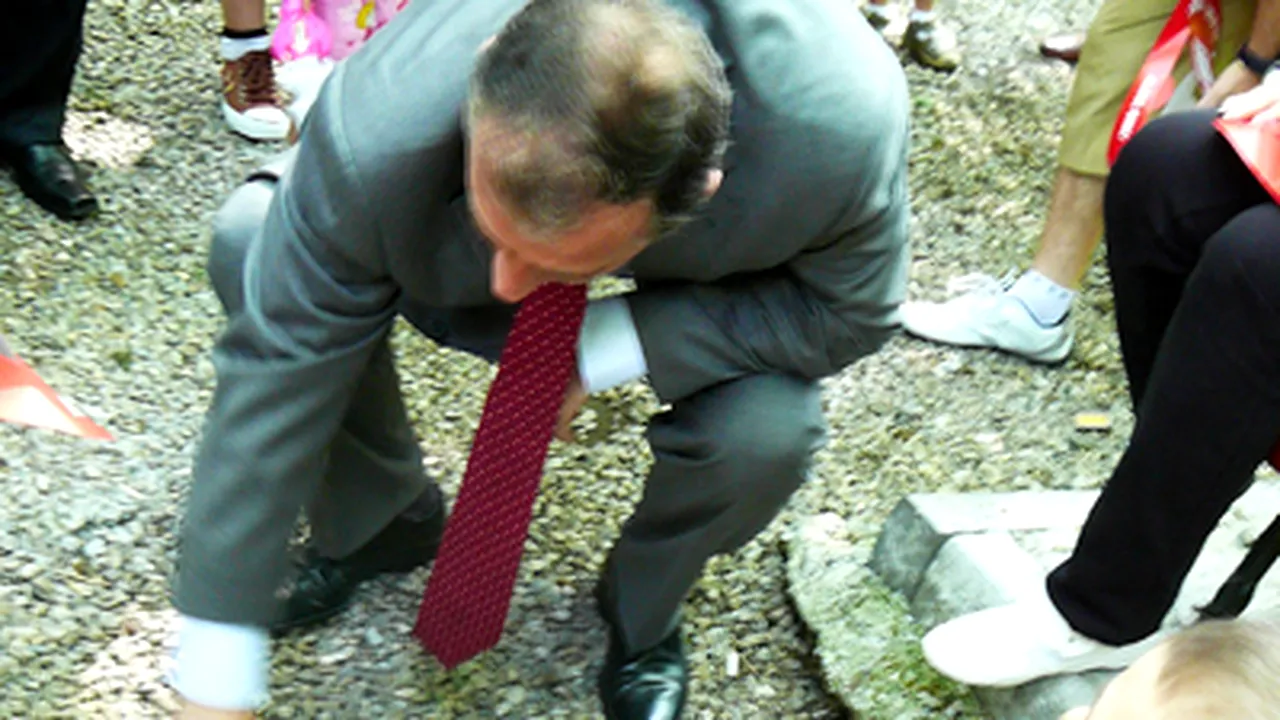 Mircea Geoană s-a jucat cu lopăţica