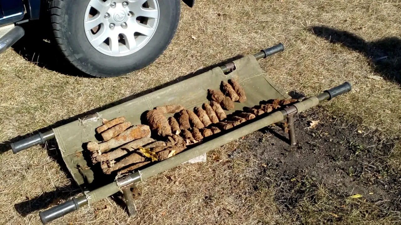 Căutători de vestigii de război au descoperit patru bombe şi 30 de proiectile vechi, în Vrancea 