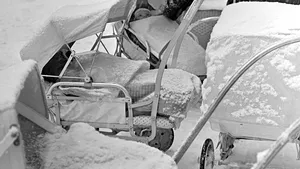 Un bebeluş lăsat pe balcon în Rusia a murit îngheţat. Motivul pentru care a fost abandonat cinci ore în frig