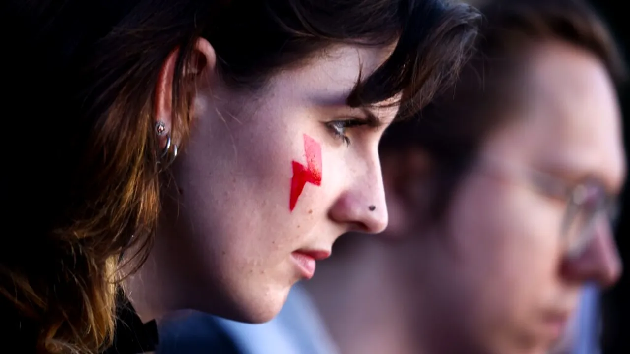 Femeile protestează în toată Polonia. Cer accesul gratuit la avorturi legale