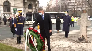 VIDEO Klaus Iohannis a depus o coroană de flori în memoria victimelor Revoluţiei