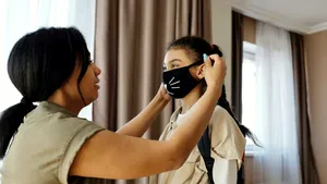 Copiii care au avut COVID de două ori au risc dublu de a dezvolta COVID lung, inclusiv miocardită