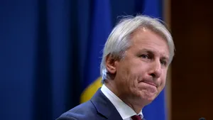 Senatul dezbate şi votează, luni, moţiunea simplă prin care Opoziţia cere demisia lui Teodorovici/ Reprezentant al societăţii civile: Vreau să înceteze experimentele de tip comunist