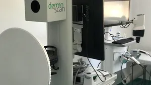  Un spital din Galaţi a fost dotat cu un aparat unic în România care descoperă cancerul de piele FOTO