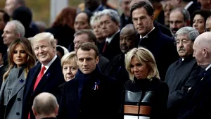 Cei mai puternici oameni ai planetei s-au salutat la Paris. Putin, presei: Rusia doreşte restabilirea dialogului cu SUA privind Tratatul Forţelor Nucleare Intermediare - VIDEO, FOTO