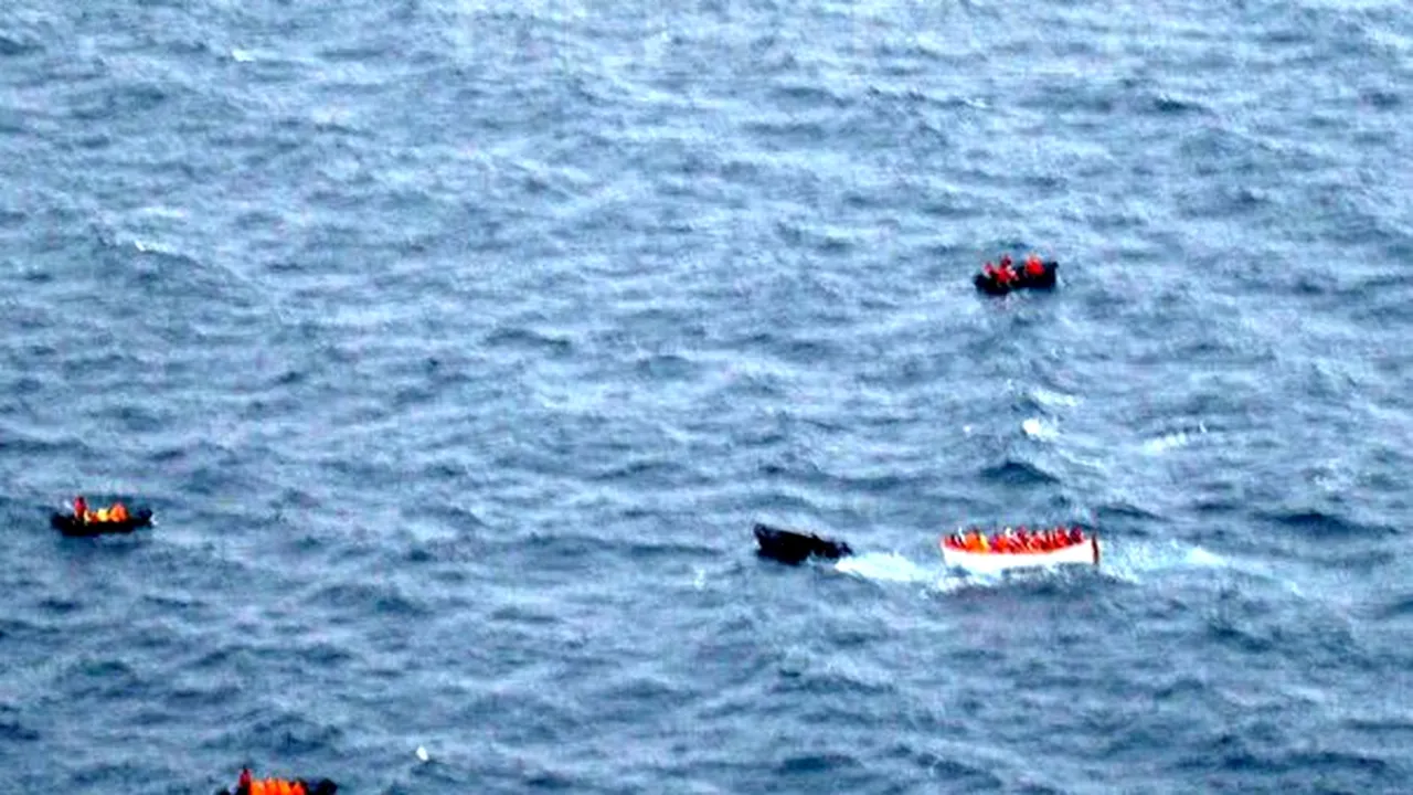 Un feribot cu peste 100 de persoane la bord a naufragiat în Indonezia