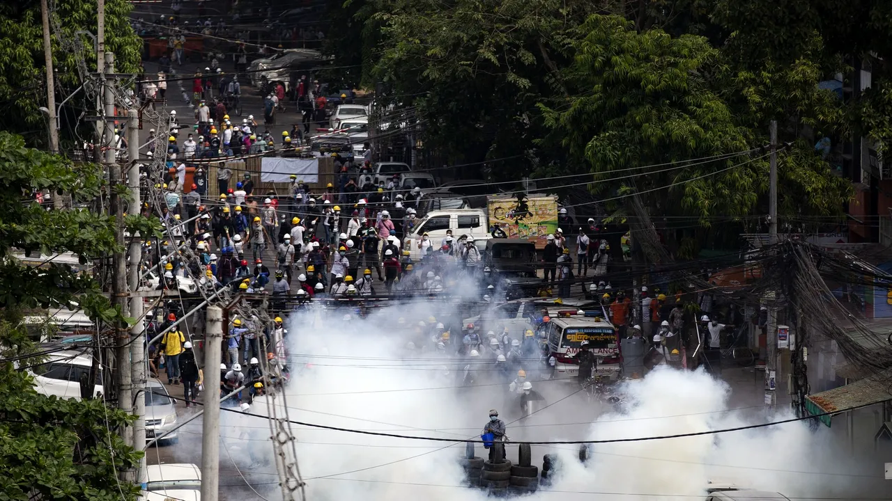 Cel puţin opt protestatari, împuşcaţi mortal miercuri de forţele de ordine în Myanmar 