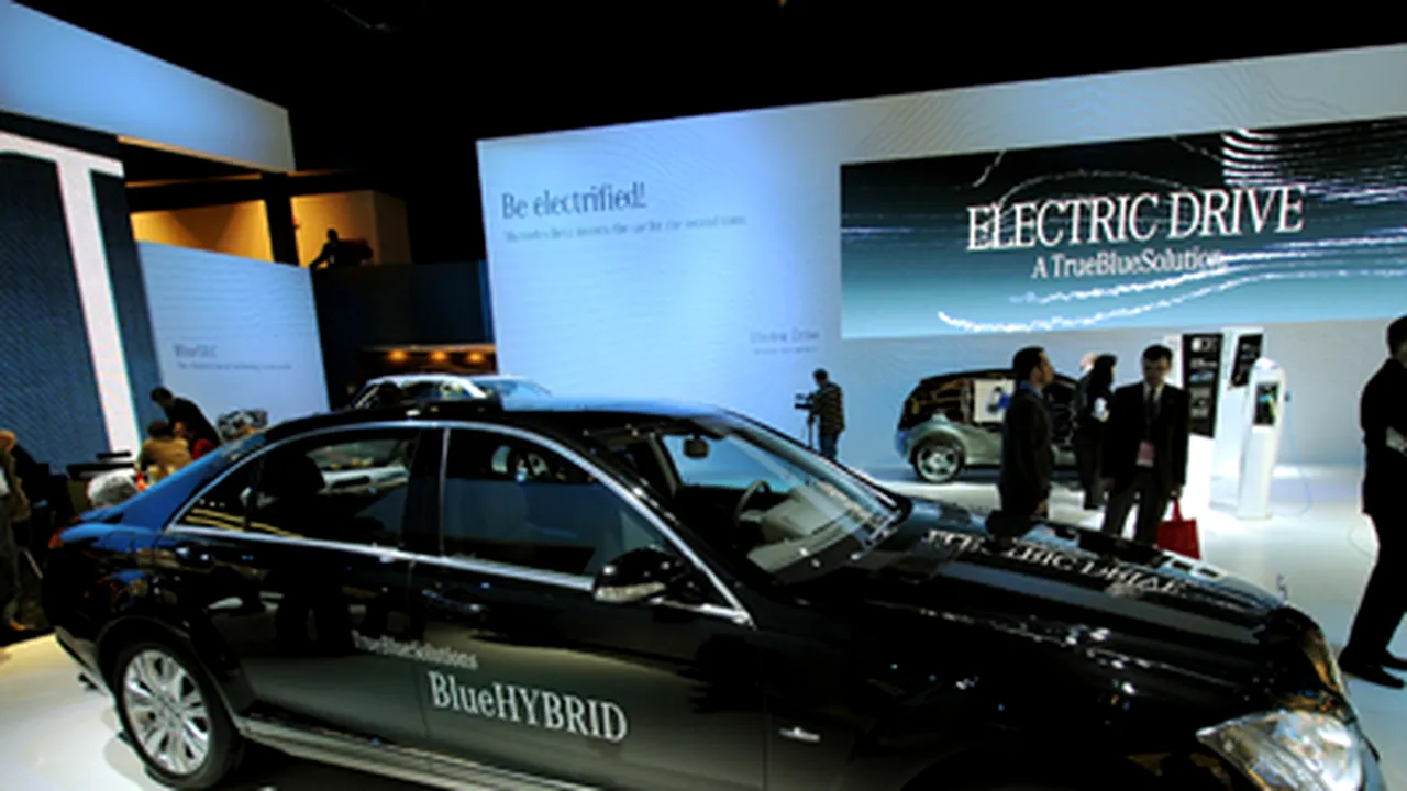 Daimler a lansat pe piaţă primul autovehicul hibrid german
