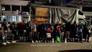 Migranţi bengalezi, descoperiţi ascunşi în cutii de carton