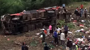 35 de persoane care mergeau la slujba de Paşte au murit într-un accident de autobuz în Zimbabwe