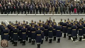 Parada militară de la Arcul de Triumf a început