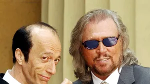 Membrii supravieţuitori ai trupei Bee Gees revin pe scenă