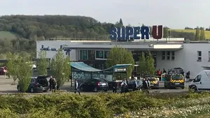 ALERTĂ DE SECURITATE în Franţa: Luare de ostatici într-un supermarket 