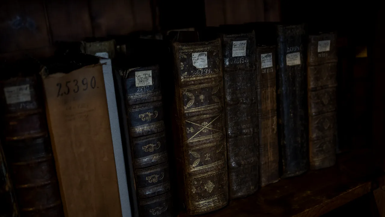 Campanie de derusificare în Ucraina: autorităţile au eliminat milioane de cărţi din biblioteci