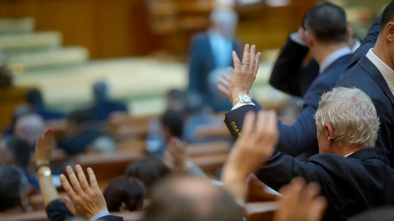 Consens politic pe impozitarea cu 85% a pensiilor speciale mai mari de 7 000 lei. Proiectul a trecut de Parlament