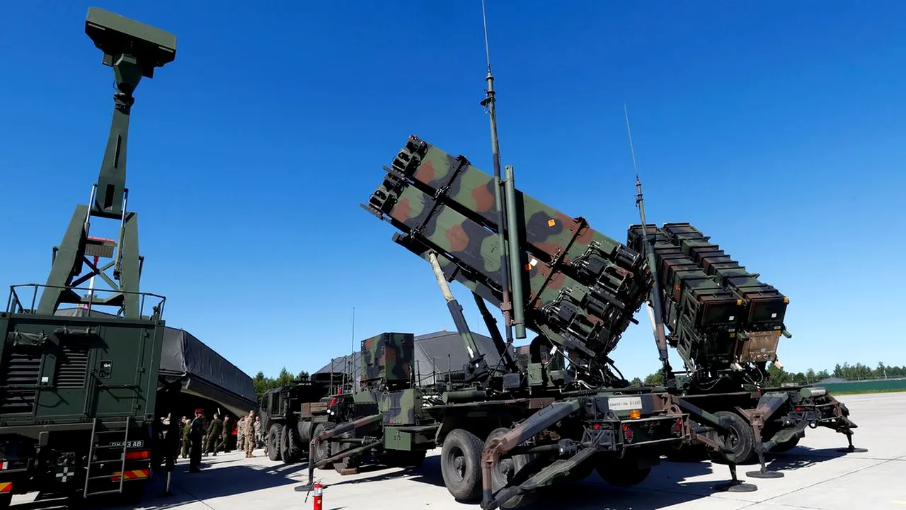 Componente ale sistemului de apărare aerian Patriot ajung în Slovacia