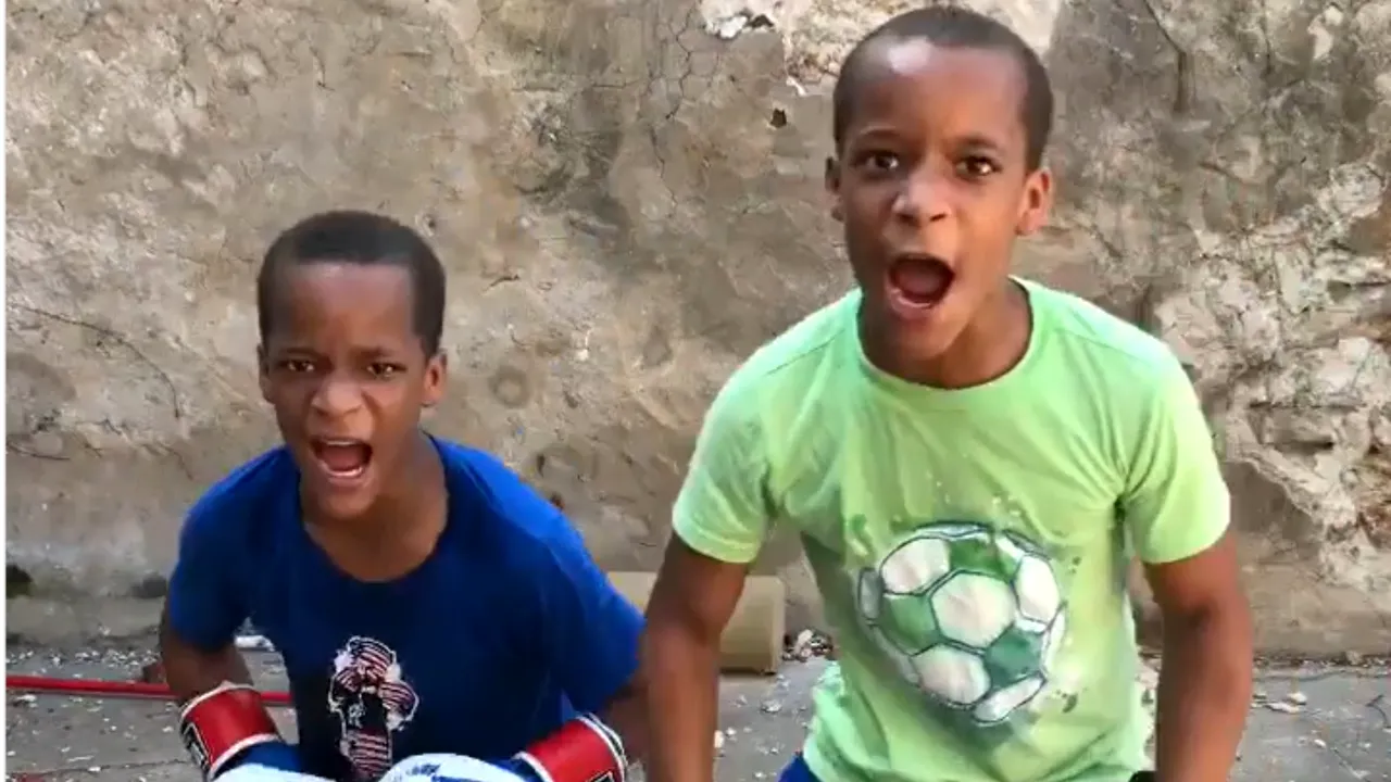 VIDEO Frate, frate, dar boxăm. Gemenii Grandy au 12 ani şi se antrenează mereu împreună