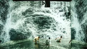 PREMIERĂ: [IN BETWEEN] Primul spectacol de dans imersiv la MINA