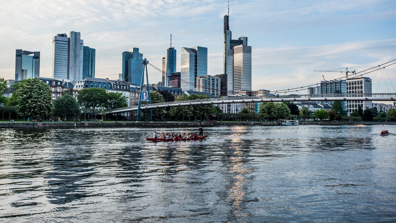 Marile bănci ale lumii îşi mută sediile centrale pe Europa în Frankfurt ca urmare a Brexit-ului