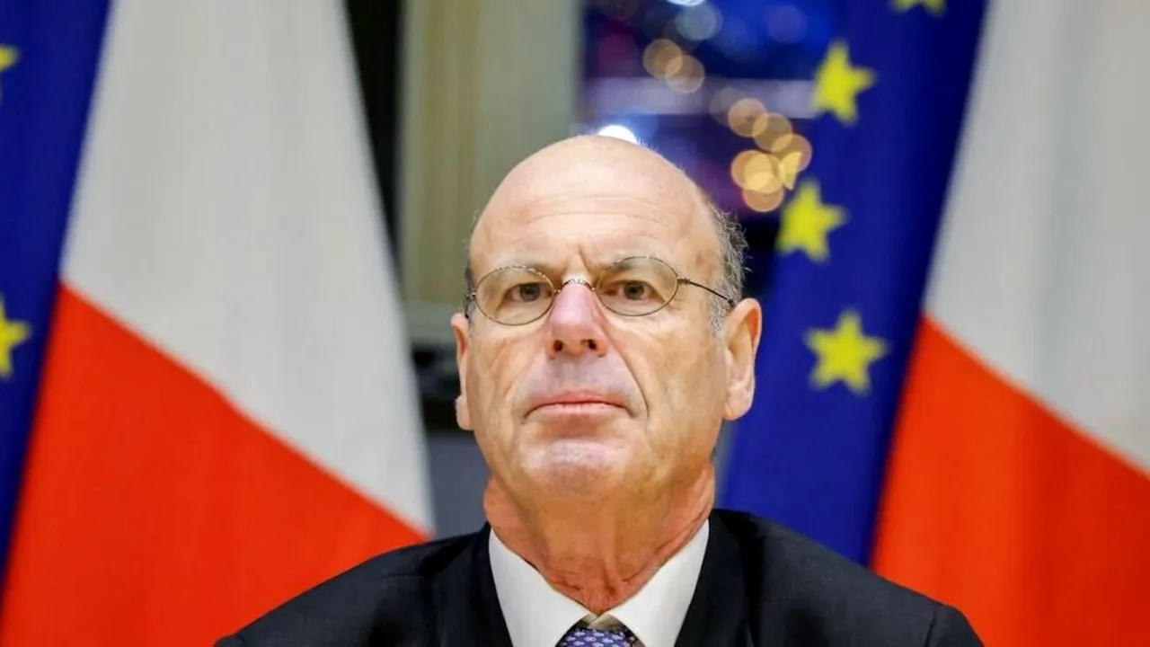 Ministrul spune că întărirea apărării franceze nu trebuie să devieze cursul finanțelor