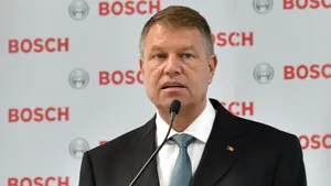 Klaus Iohannis, întâmpinat cu aplauze la Blaj: Atragerea de investiţii străine, o prioritate majoră pentru România - FOTO