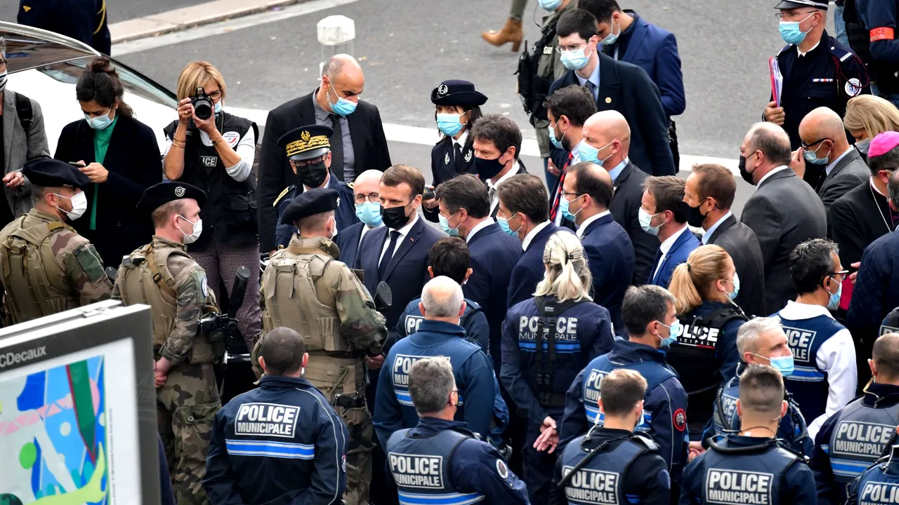 Emmanuel Macron condamnă dur 