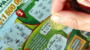 Noroc incredibil: A câştigat la loto 4 milioane de dolari pentru A DOUA OARĂ, folosind moneda norocoasă a tatălui. Ce va face cu banii