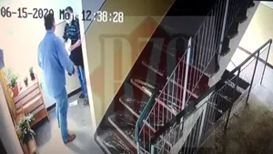 VIDEO Curier în vârstă de 69 de ani, bătut cu bestialitate în scara unui bloc din Cluj-Napoca. Ce îi livrase agresorului