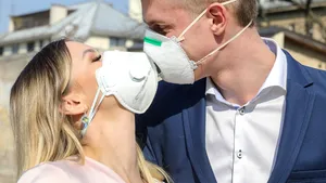 Şi datingul a intrat în carantină. „Este un sezon ratat pentru cei singuri” 