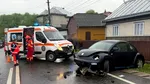 Accident pe DN17: O mașină a ieșit de pe șosea. Două persoane au fost transportate la spital