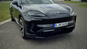 Noul Porsche Cayenne Electric a fost prezentat în România / SUV-ul electric promite până la 644 km autonomie și încărcare în mai puțin de 16 minute