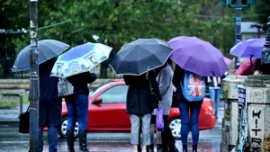 Vremea se răceşte brusc în Bucureşti. Ploi şi maxime de doar 7 grade în următoarele două zile