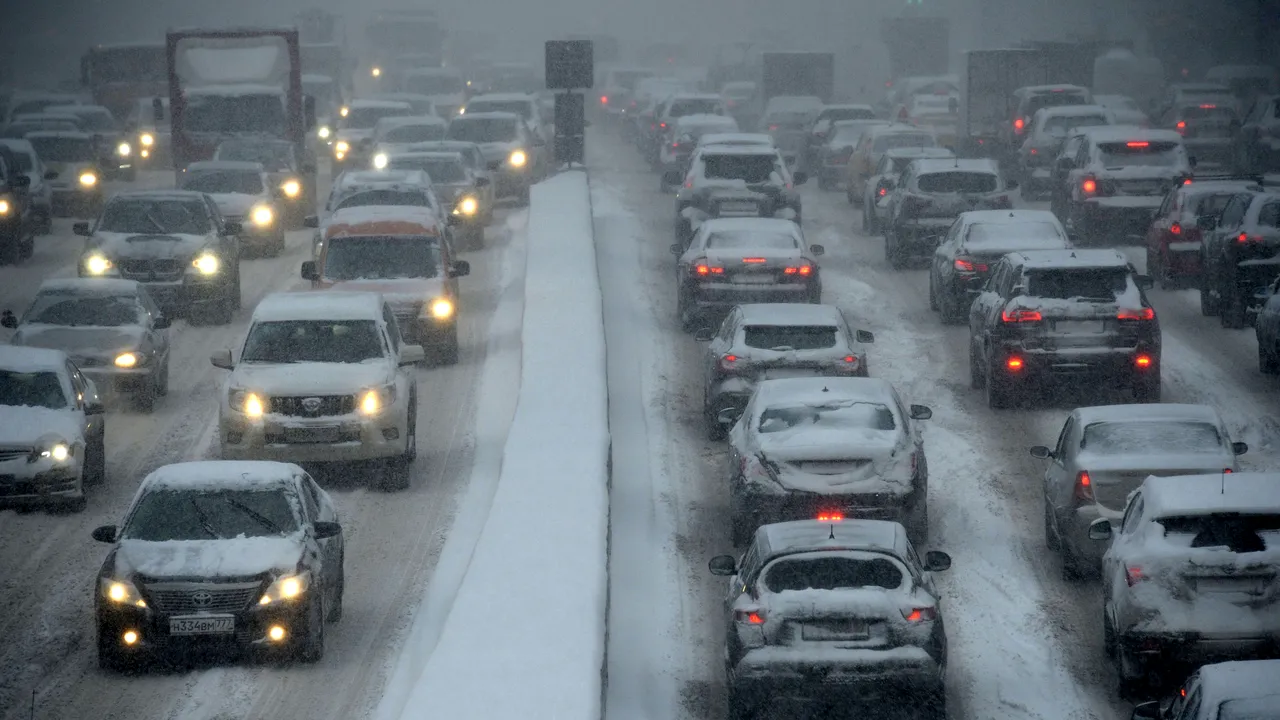 Furtună puternică în America de Nord, mii de persoane au rămas fără curent