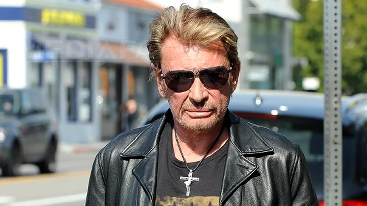 Johnny Hallyday suferă din cauza unei forme grave de bronşită