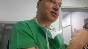 FOTO | Intervenţii chirurgicale în PREMIERĂ naţională, pentru doi tineri cu boli vasculare grave