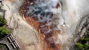 Cel mai mare gheizer acid din lume erupe din nou la Yellowstone