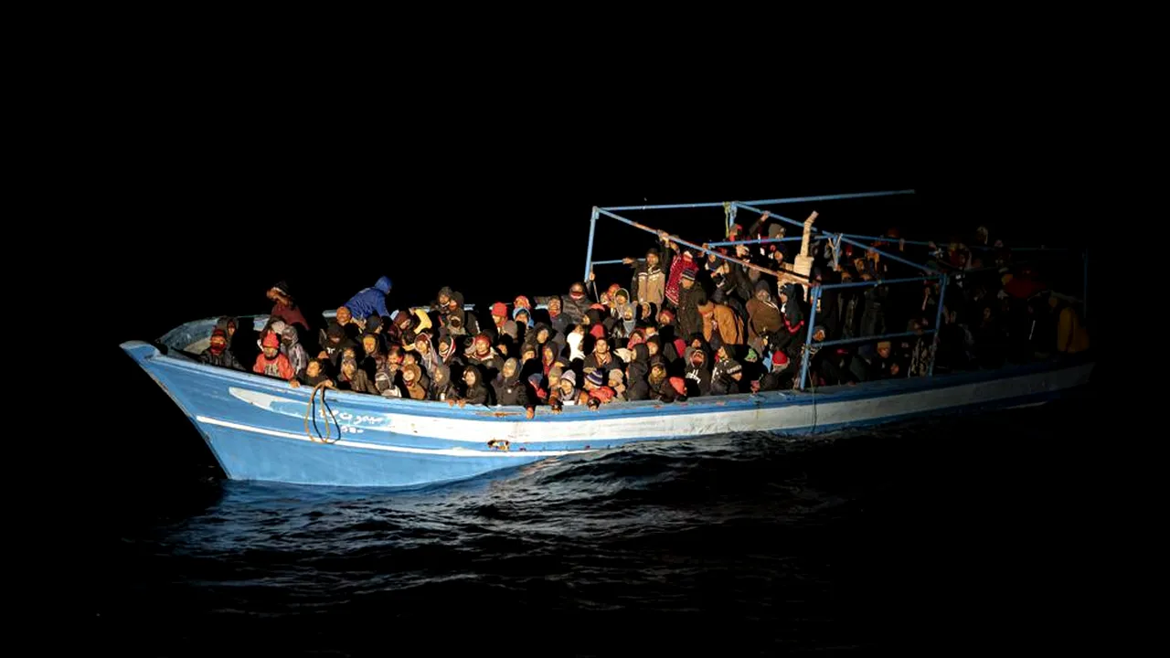 Şapte migranţi au murit de hipotermie în încercarea de a traversa Marea Mediterană. Autorităţile italiene au salvat 280 de persoane 