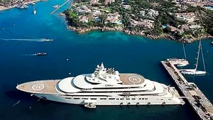 Occidentul se duce după companiile offshore ale oligarhilor Usmanov şi Soloviev. Sub sechestru, şi averea lui Deripaska 

