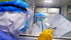 Bilanţul morţilor provocate de coronavirus a ajuns la 361. Spitalul din Wuhan, construit în 10 zile, a internat azi primii pacienţi