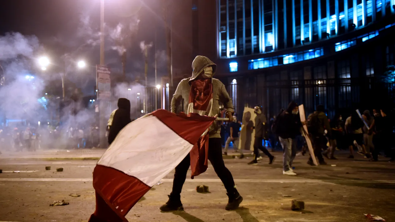 Preşedintele interimar al Peru a demisionat. Peruanii au protestat în masă de la numirea sa în funcţie