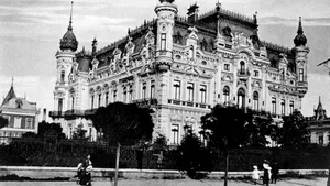 În Piaţa Victoriei, exact lângă Guvern, era cândva Palatul lui Beizadea Viţel, un prinţ obsedat să facă muşchi. Ce-a păţit 