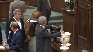 PNL cere reluarea votului în Senat în cazul lui Gabriel Oprea/ Dragnea, Tăriceanu şi chiar Oprea sunt favorabili propunerii 
