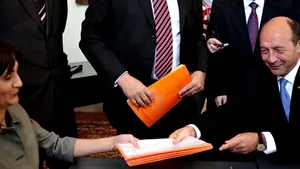 Traian Băsescu şi-a depus candidatura la Preşedinţie