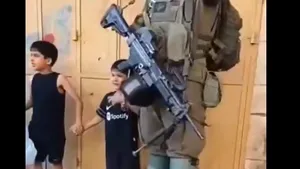 Copii palestinieni reținuți de soldații israelieni în Hebron