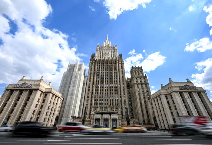 NEWS ALERT Rusia închide Consulatul României la Sankt-Petersburg, ca răspuns la închiderea Consulatului rus de la Constanța. MAE: „Reacția părții ruse era previzibilă”