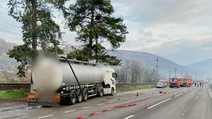 A doua cisternă a ajuns la Comarnic pentru transversarea acidului sulfuric