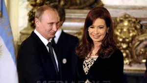 Vladimir Putin a cântat la acordeon pentru preşedinta Argentinei - FOTO