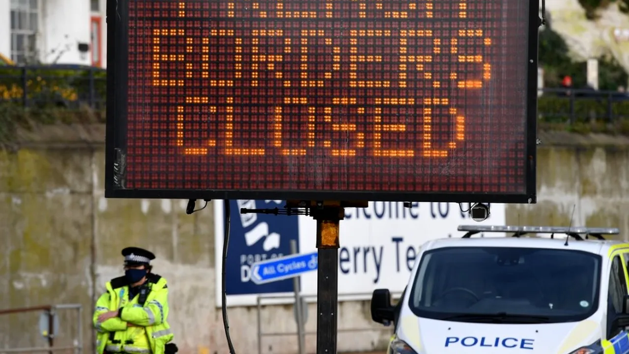 Transporturile şi comerţul cu Marea Britanie sunt paralizate